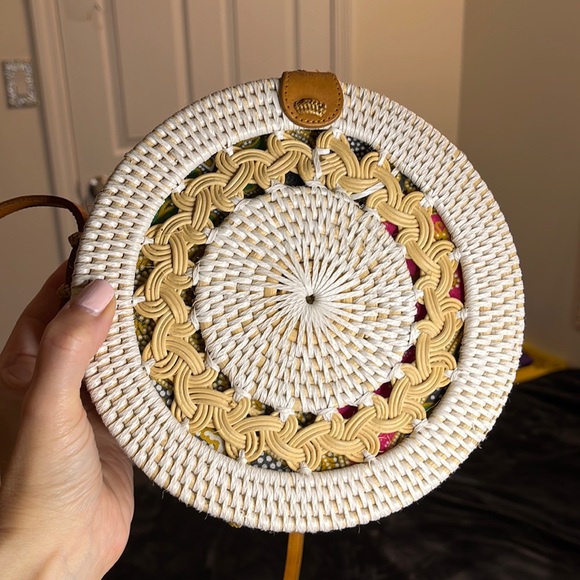 White Round Rattan Bag - Picture 1 of 5